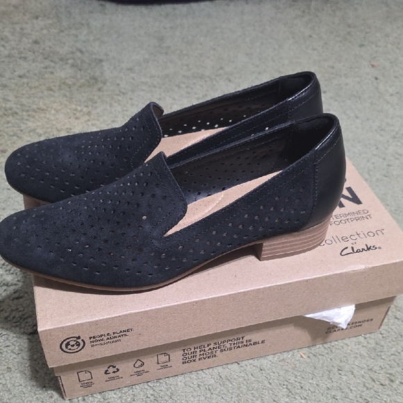 Clarks Women's Black Perforated Loafers - Picture 7 of 7